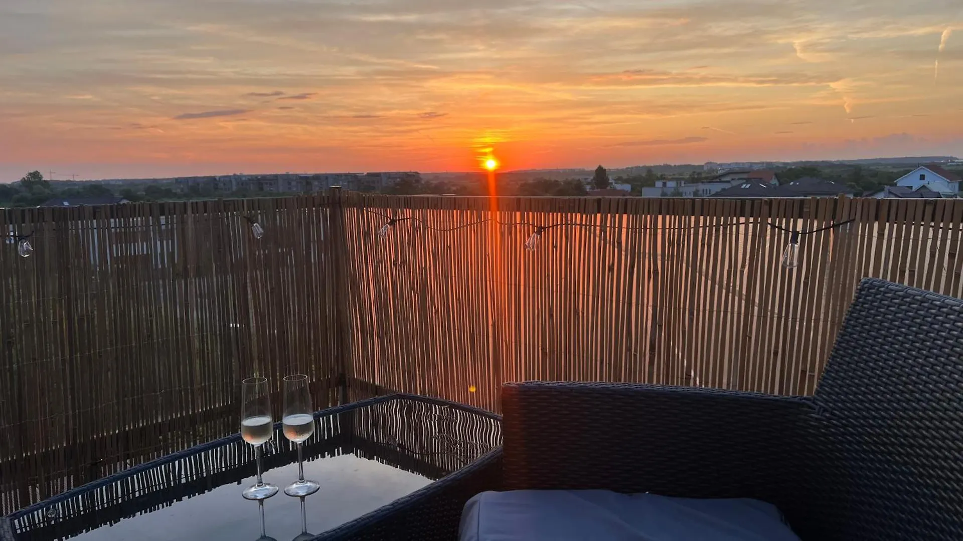 דירות בוקרשט Zen Sunset Loft